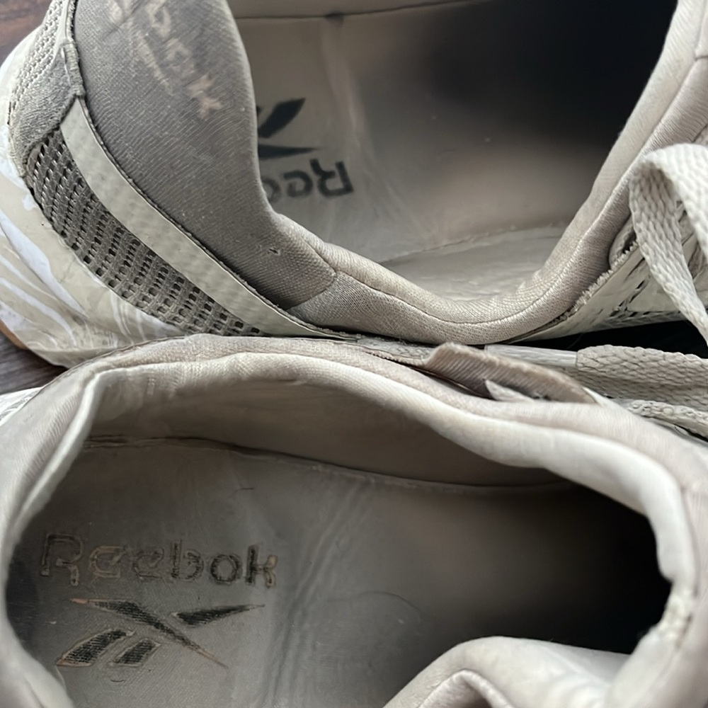 Reebok - Picture 3 of 4